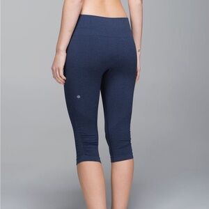 Lululemon Athletica In The Flow Crop Sport  Blue Leggings Size 6